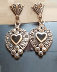 Very nice understated drop earrings with  centered black hearts.